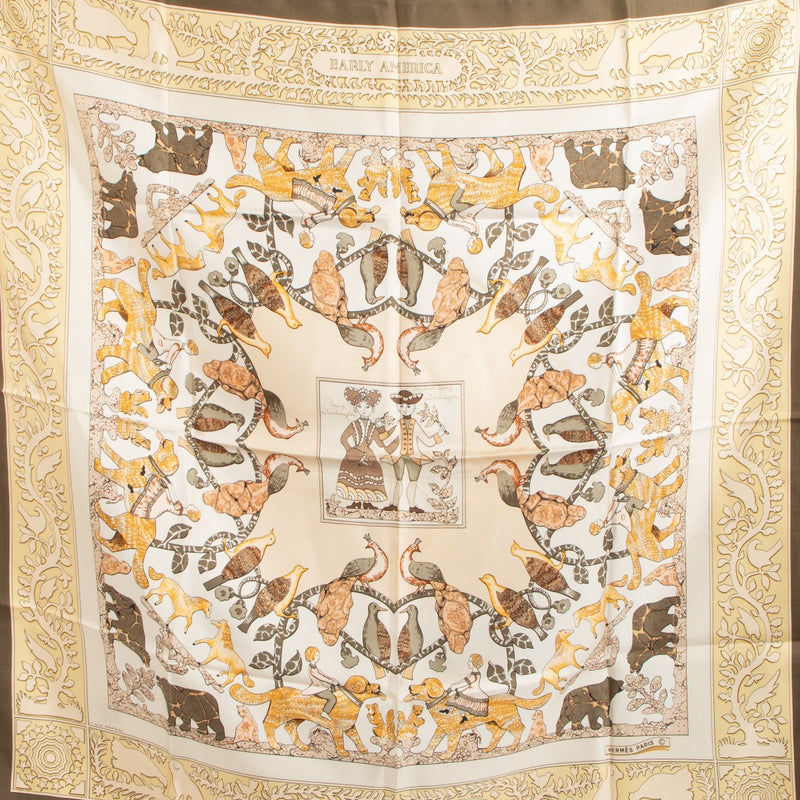 The Carré 90 size of the scarf provides ample room for creative styling options. Whether draped around the neck, tied as a headscarf, or worn as a statement accessory on a handbag, this scarf effortlessly adds a touch of refinement to any outfit. The smoo