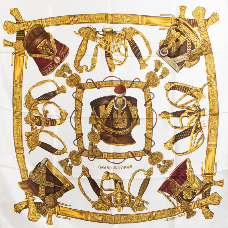 Shop safe online at Labellov in Antwerp, Brussels and Knokke this 100% authentic second hand Hermès White Gold Grand Uniforme Silk Scarf