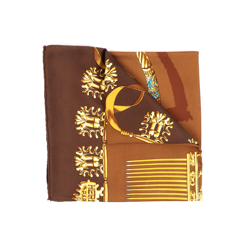 Buy an authentic second-hand Hermès Carré Les Cavaliers D'Or Silk Scarf in very good condition at Labellov in Antwerp.