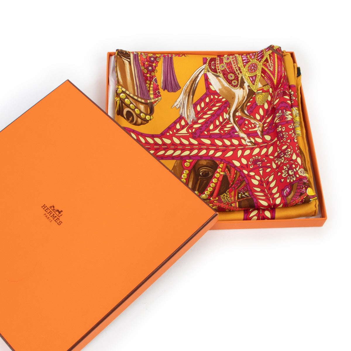 Shop safe online at Labellov in Antwerp this 100% authentic second hand Hermès Multicolor Silk La Danse Du Cheval Marawi Scarf