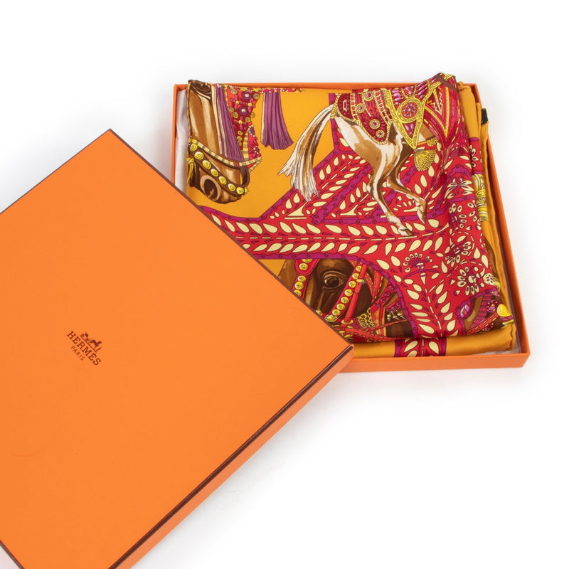 Shop safe online at Labellov in Antwerp this 100% authentic second hand Hermès Multicolor Silk La Danse Du Cheval Marawi Scarf