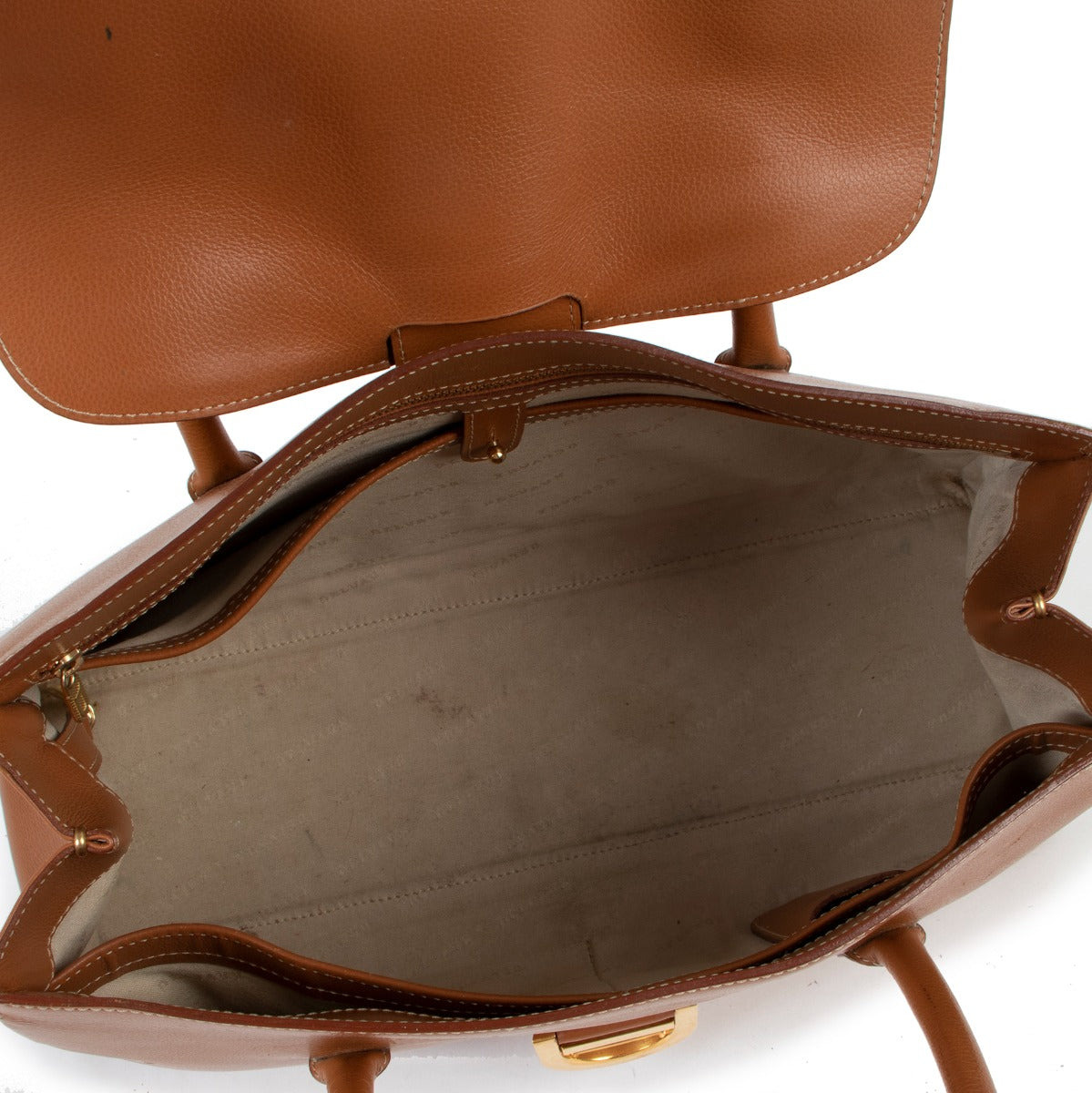 Shop now your favorite 100% authentic Delvaux bags, at Labellov.