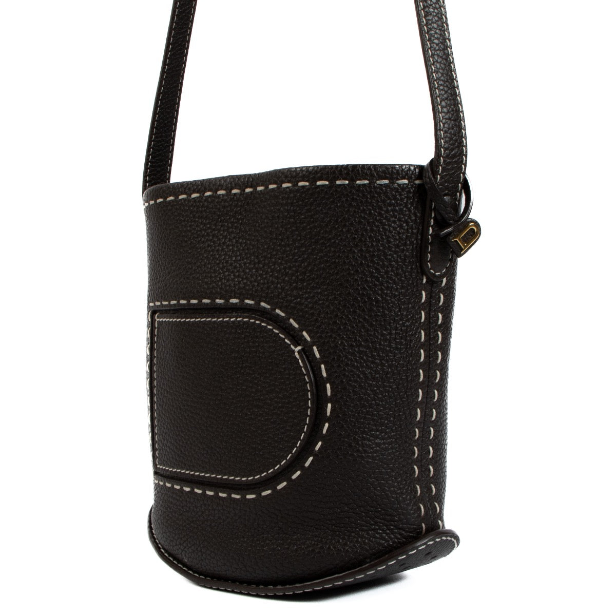 Shop safe online at Labellov in Antwerp, Brussels and Knokke this 100% authentic second hand Delvaux Ebene Taurillon Soft Pin Mini Bucket Surpiqué