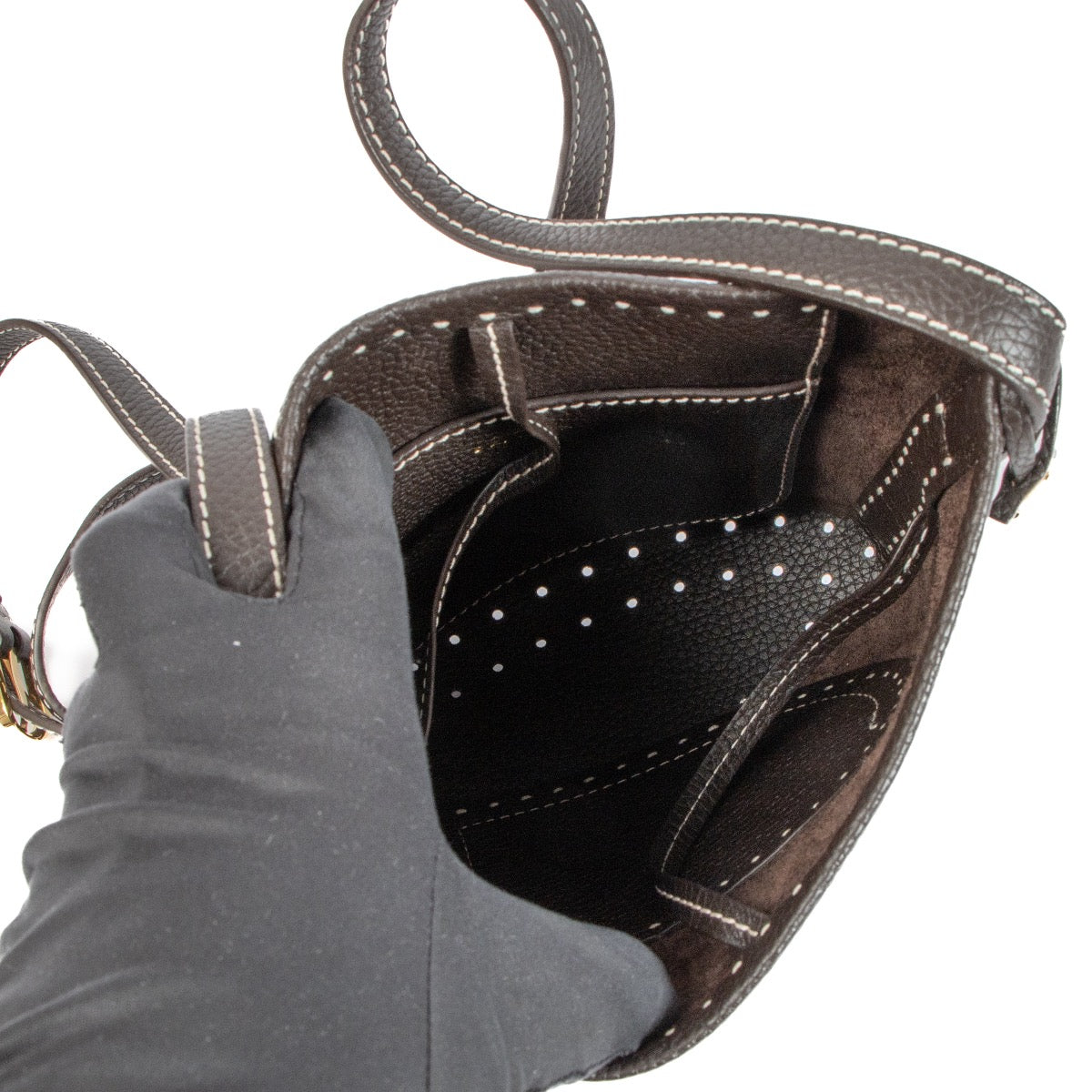 Shop safe online at Labellov in Antwerp, Brussels and Knokke this 100% authentic second hand Delvaux Ebene Taurillon Soft Pin Mini Bucket Surpiqué