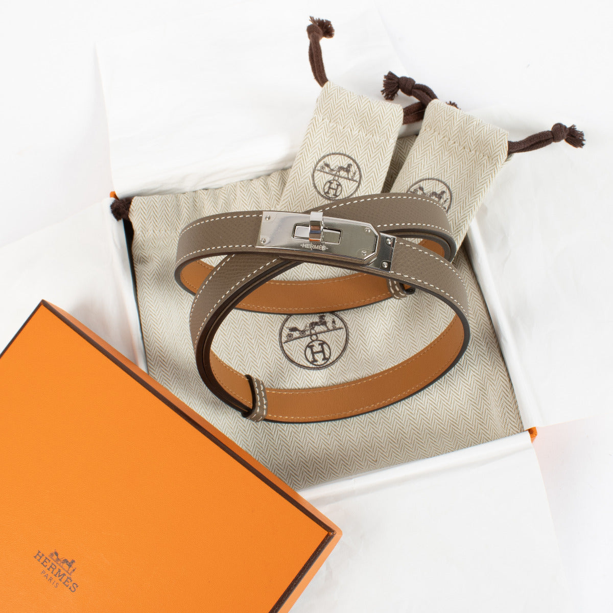 Hermès Kelly 18 Etoupe Epsom Belt PHW for the best price at Labellov secondhand luxury in Antwerp and Knokke