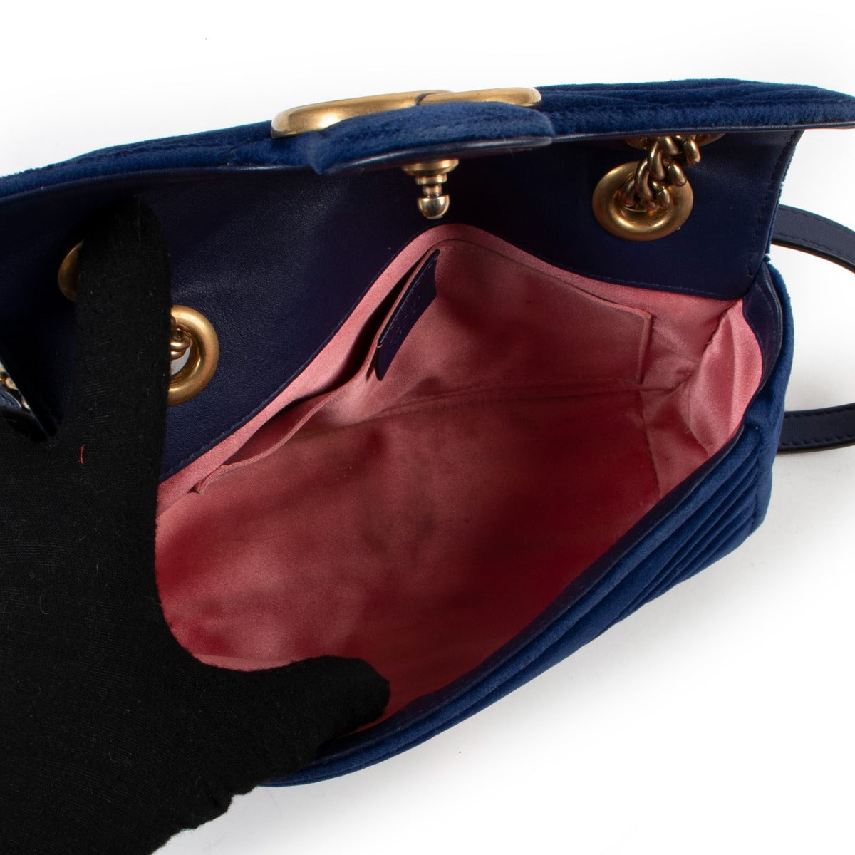 Shop safe online at Labellov in Antwerp this 100% authentic second hand Gucci Mini Blue Velvet Marmont Crossbody Bag