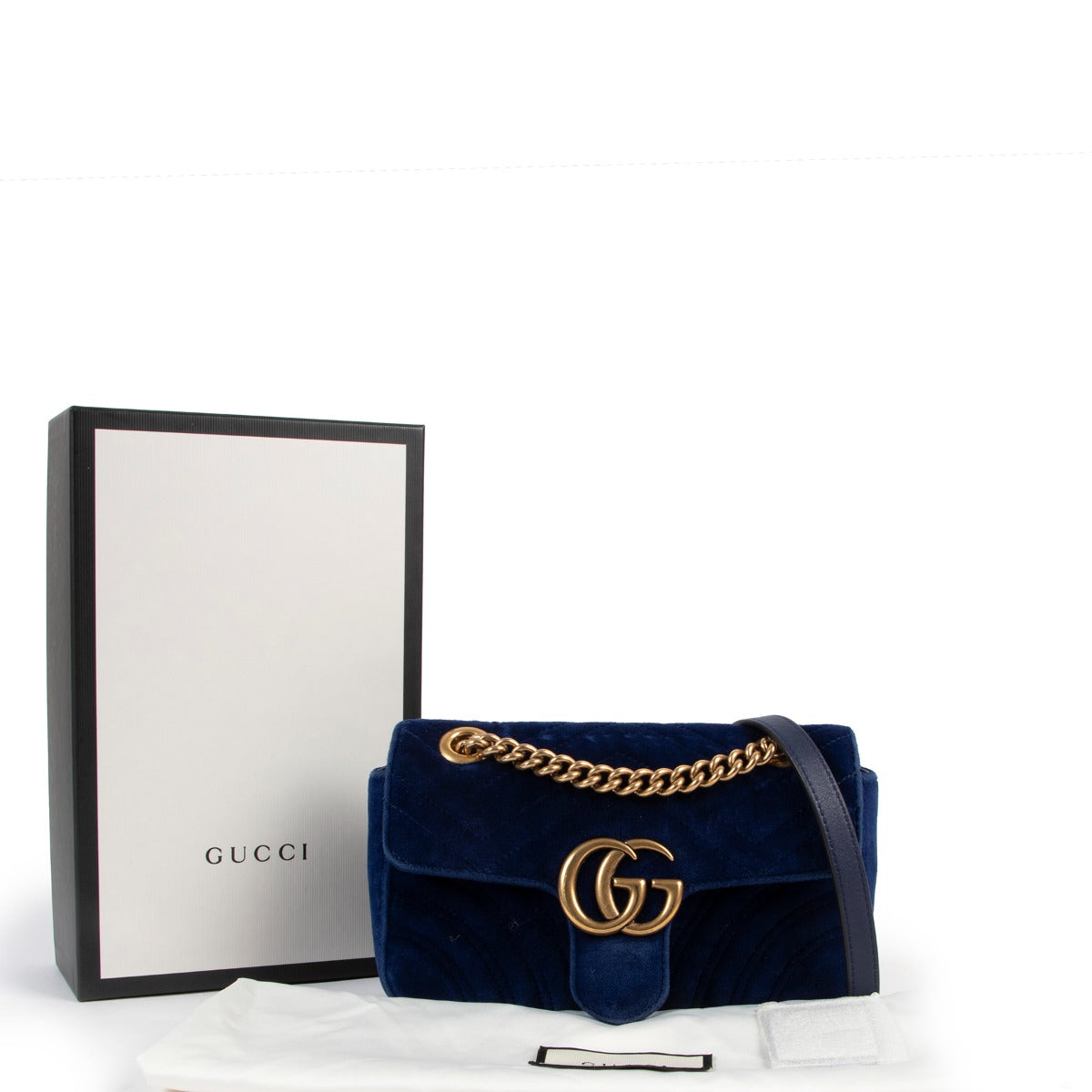 Shop safe online at Labellov in Antwerp this 100% authentic second hand Gucci Mini Blue Velvet Marmont Crossbody Bag