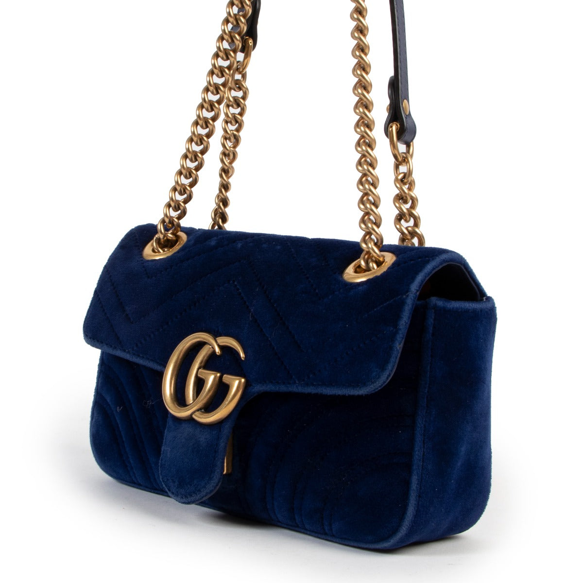 Shop safe online at Labellov in Antwerp this 100% authentic second hand Gucci Mini Blue Velvet Marmont Crossbody Bag