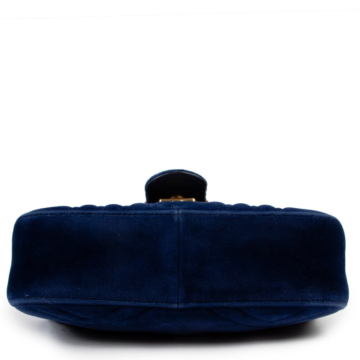Shop safe online at Labellov in Antwerp this 100% authentic second hand Gucci Mini Blue Velvet Marmont Crossbody Bag