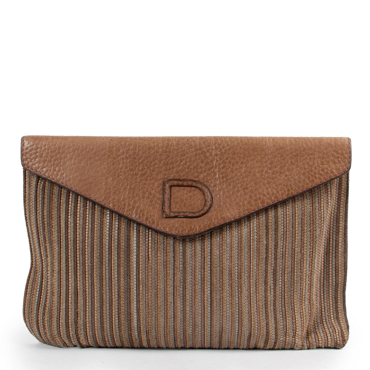 Buy online an authentic second hand Delvaux clutch in preloved condition at Labellov in Antwerp.