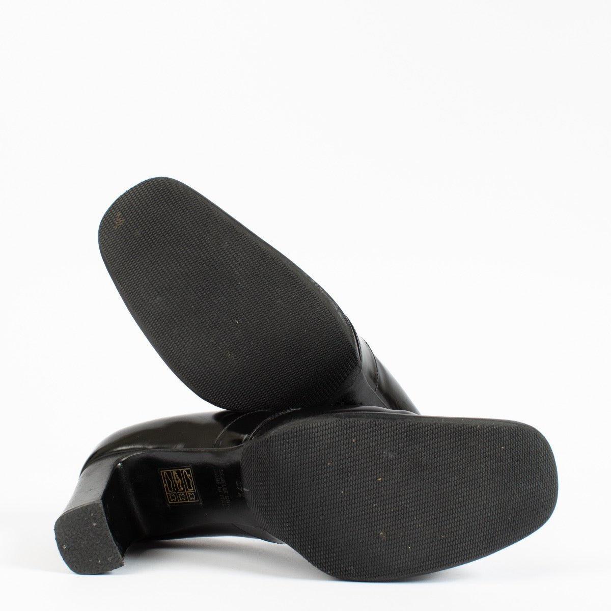 shop 100% authentic second hand Hermès Black Brushed Leather Pumps - Size 37 1/2 on Labellov.com
