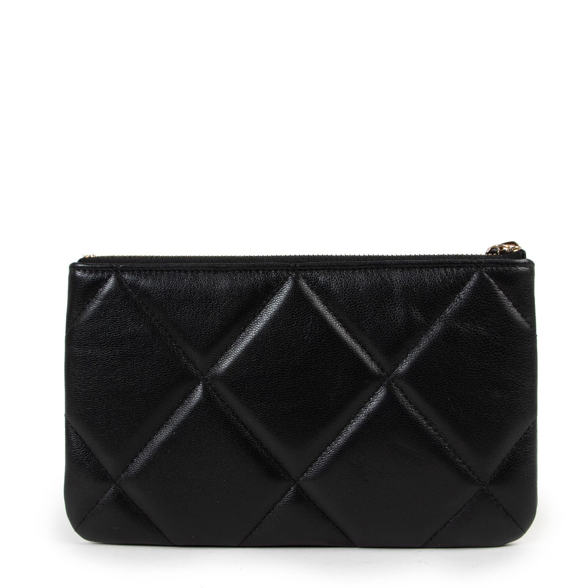 Shop now your favorite 100% authentic Chanel accessoires, at Labellov.