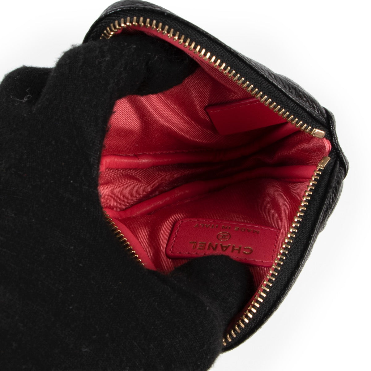 Buy online an authentic second hand black Chanel coin purse in very good condition at Labellov in Antwerp.