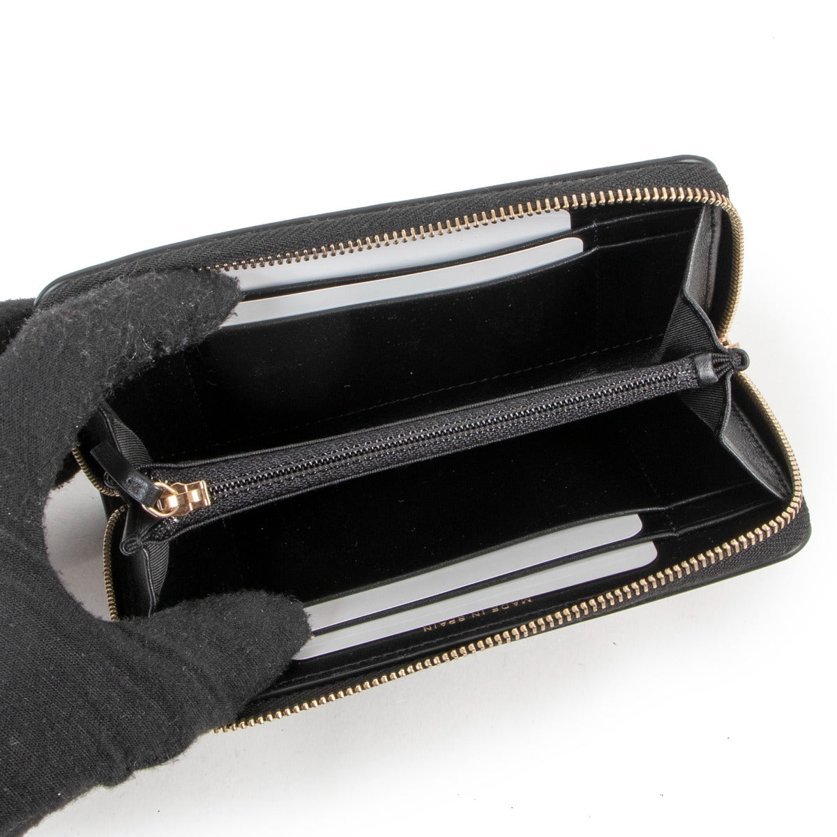 Shop now for your favorite 100% authentic Chanel wallet at Labellov.