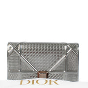 Shop safe online at Labellov in Antwerp, Brussels and Knokke this 100% authentic second hand Christian Dior Silver Leather Micro Cannage Diorama Crossbody Bag