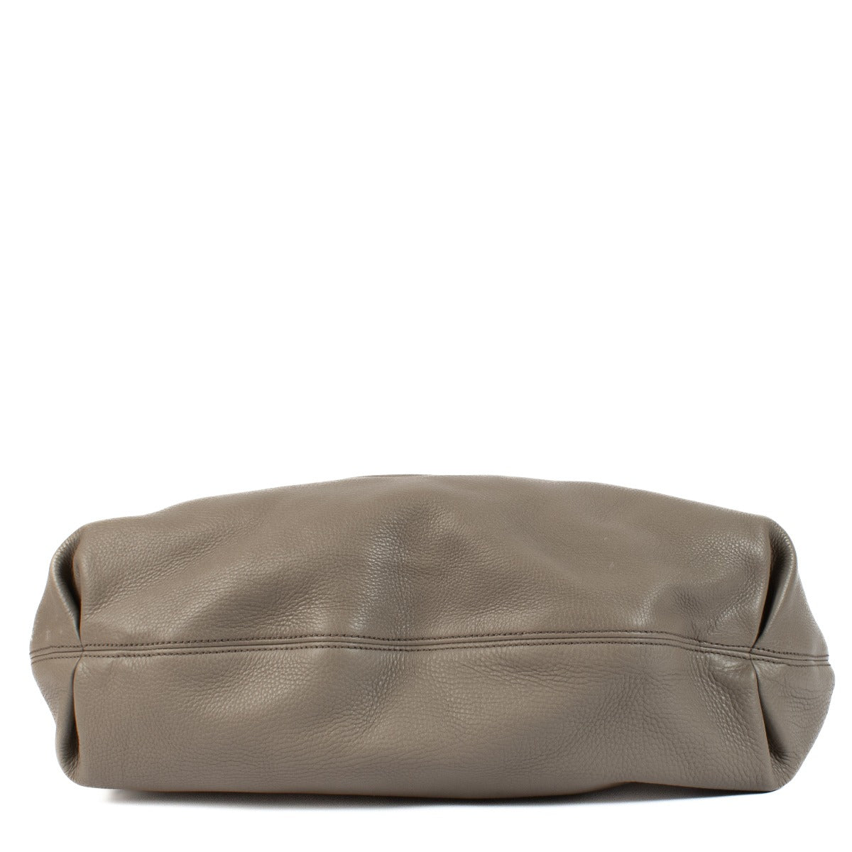 Shop safe online at Labellov in Antwerp, Brussels and Knokke this 100% authentic second hand Gucci Grey Pebbled Leather Soho Hobo Bag