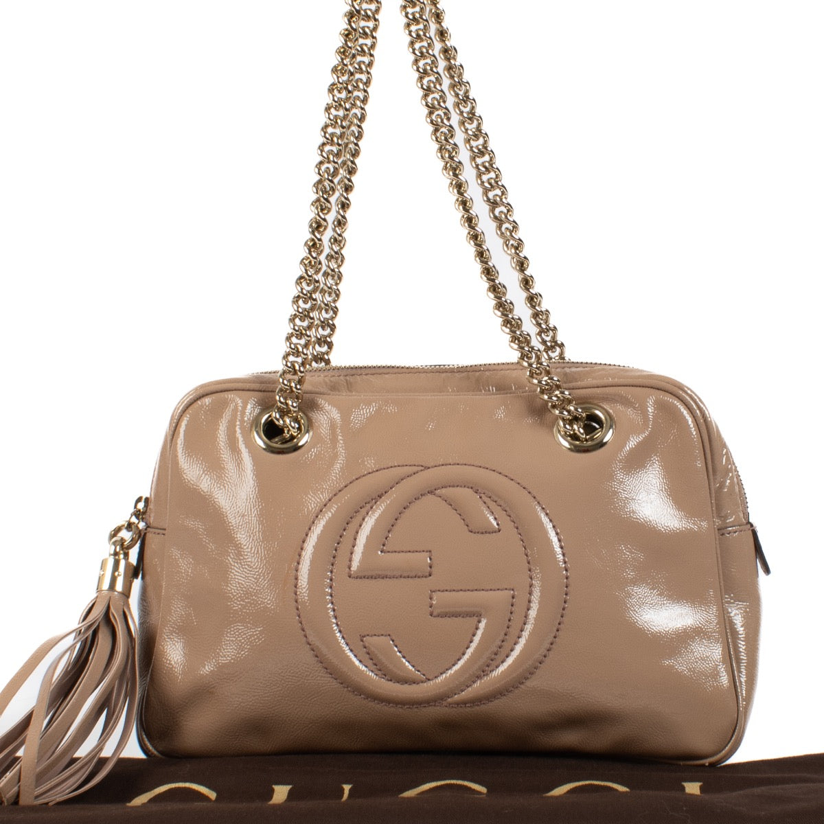 Shop safe online at Labellov in Antwerp, Brussels and Knokke this 100% authentic second hand Gucci Pink Patent Leather Soho Chain Shoulder Bag
