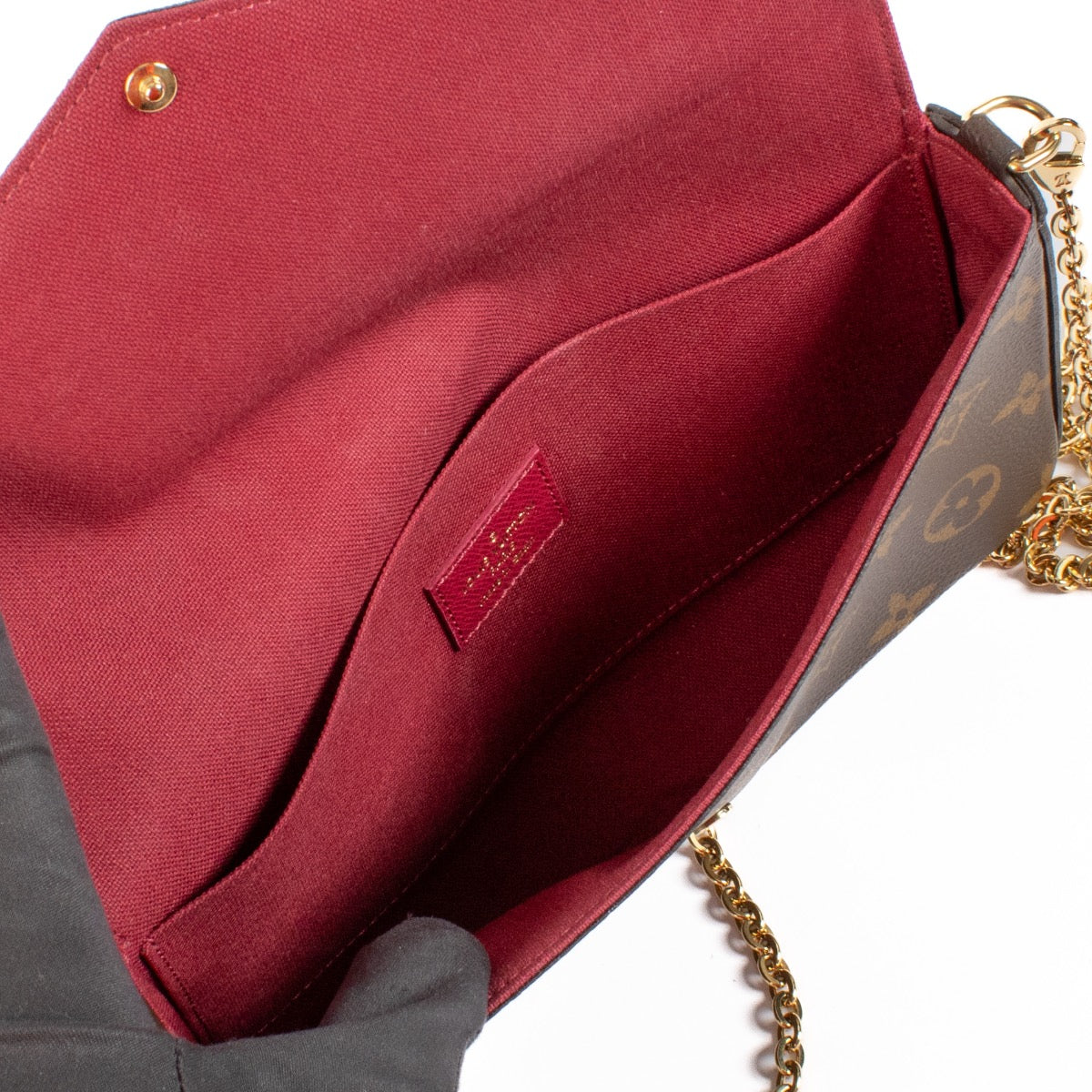 Shop safe online at Labellov in Antwerp, Brussels and Knokke this 100% authentic second hand Louis Vuitton Monogram Canvas Pochette Félicie