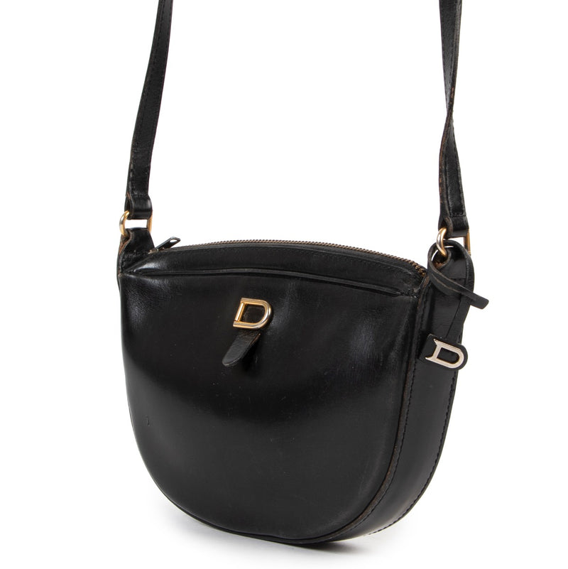 Buy online an authentic second hand Delvaux black box leather crossbody in preloved condition at Labellov in Antwerp.