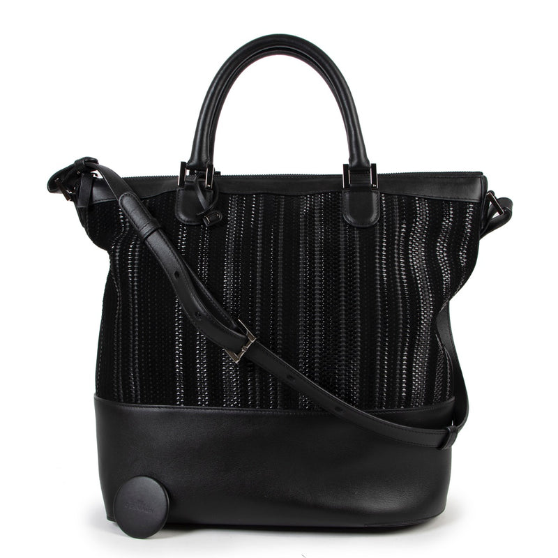 Buy online an authentic second hand Delvaux black Toile De Cuir every D tote bag in very good condition at labellov at Antwerp.