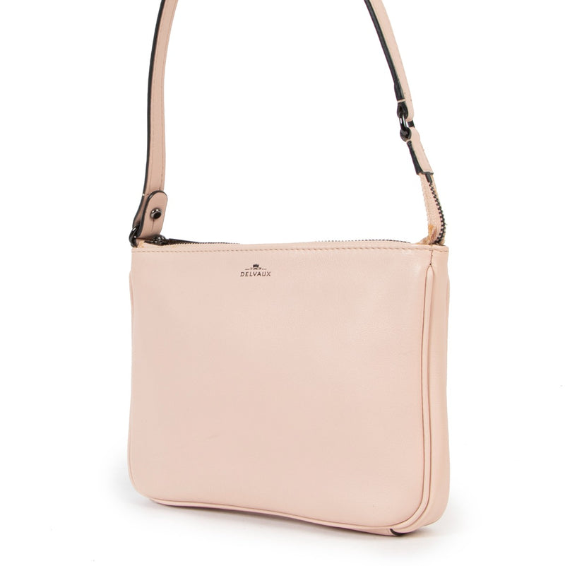 Buy online an authentic second hand Delvaux pink shoulder bag in good condition at Labellov in Antwerp.