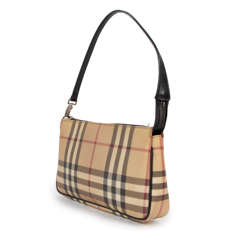 Buy online an authentic second hand Burberry Nova Check shoulder bag in very good condition at Labellov in Antwerp