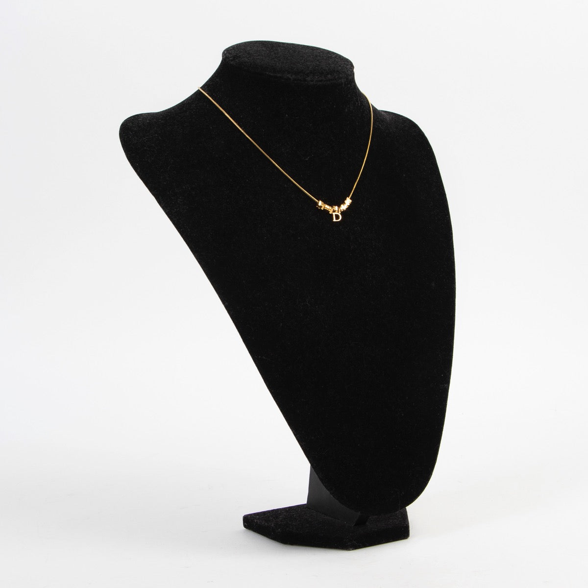 buy online an authentic second hand Christian Dior golden-toned necklace in very good condition at Labellov in Antwerp.