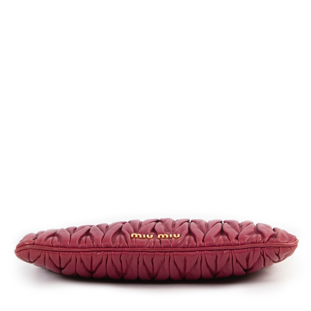 Buy online an authentic second hand Miu Miu Pink Matelassé clutch in very good condition at Labellov in Antwerp.