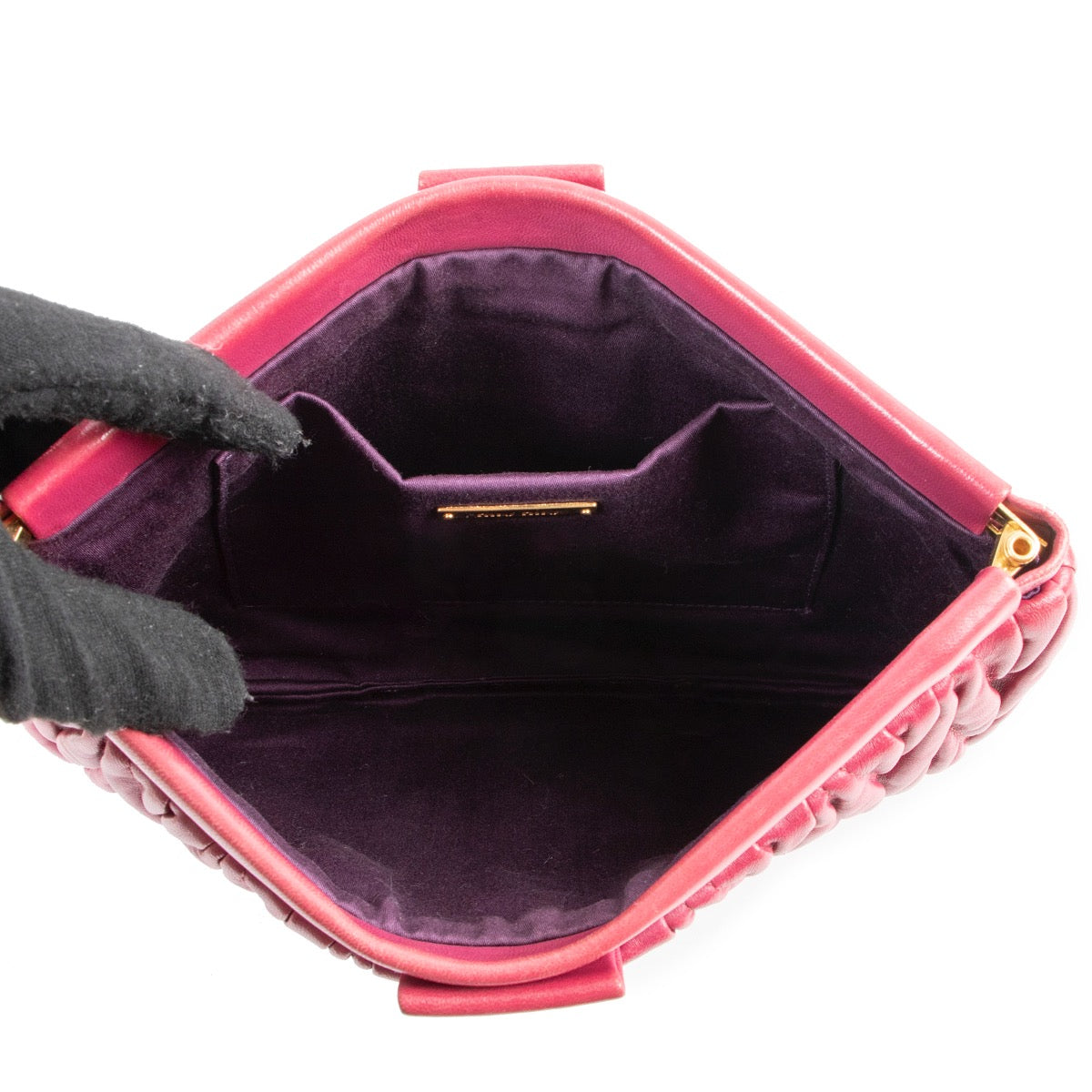 Buy online an authentic second hand Miu Miu Pink Matelassé clutch in very good condition at Labellov in Antwerp.