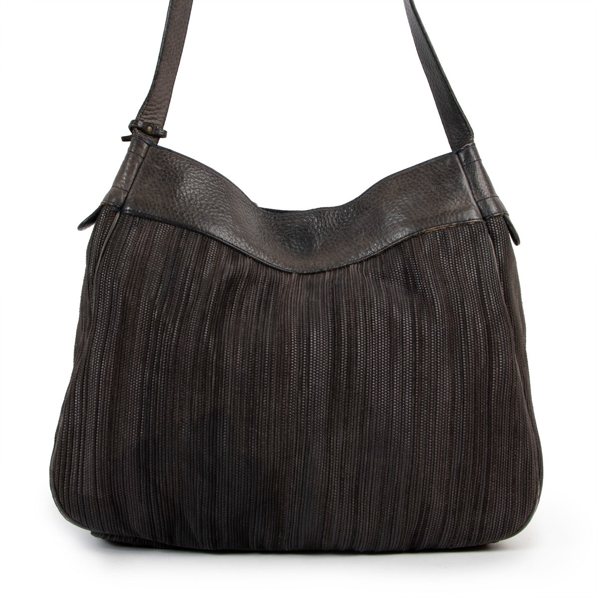 Shop safe online at Labellov in Antwerp this 100% authentic second hand Delvaux Dark Grey Desert Crossbody