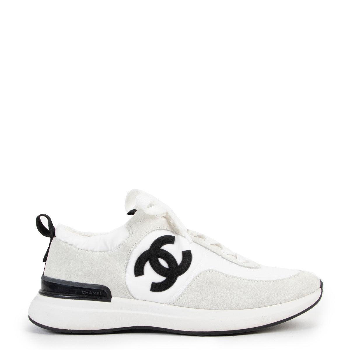 Shop safe online at Labellov in Antwerp this 100% authentic second hand Chanel White Suede and Nylon Sneakers - Size 37,5