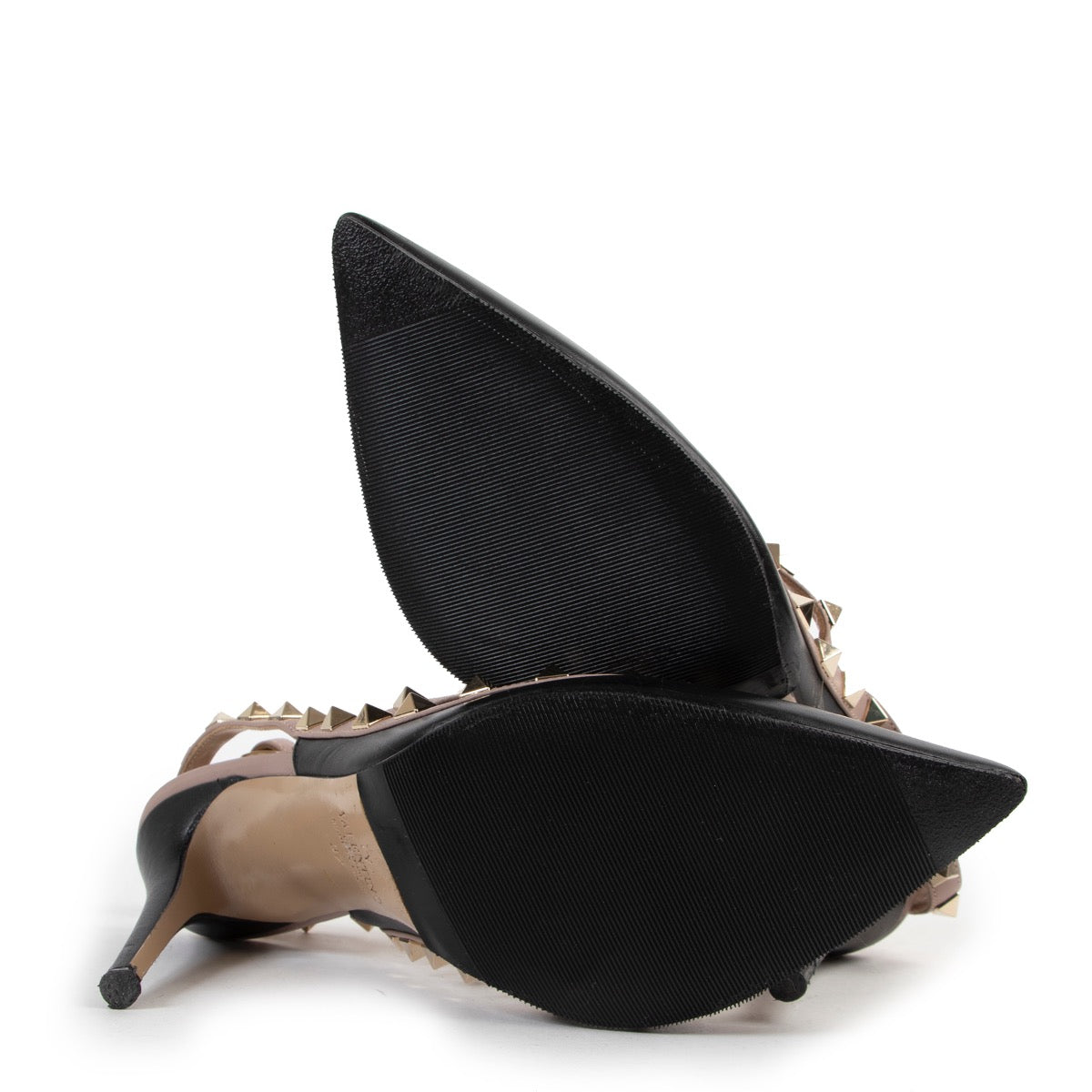 Buy online authentic second hand Valentino Garavani Black/Pink Rockstud Pumps in very good condition at Labellov in Antwerp