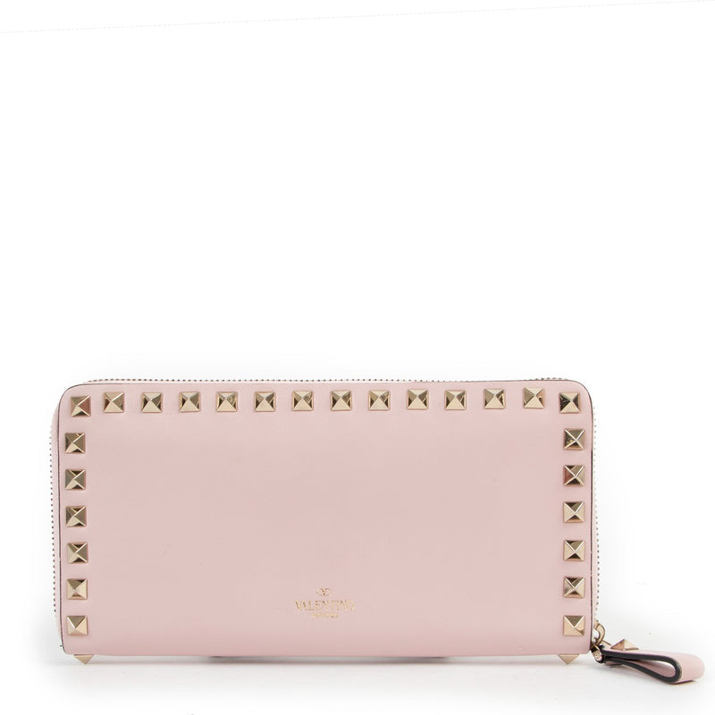 Buy online an authentic second hand Valentino Pink Rockstud Zipped Wallet in good condition at labellov in Antwerp.