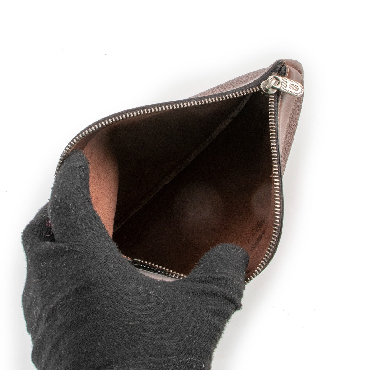 Buy now your favorite 100% authentic Delvaux accessoires at Labellov.
