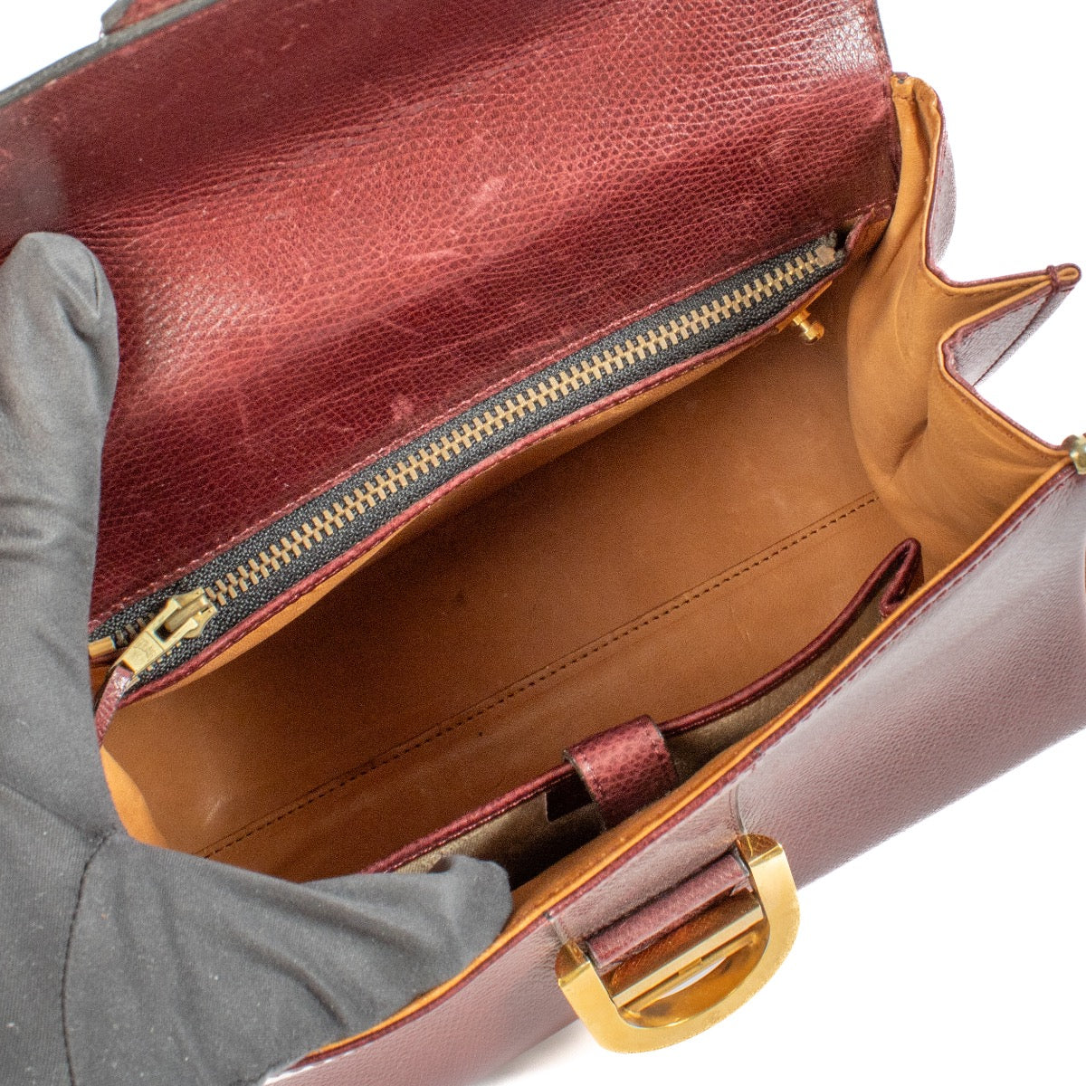 Shop safe online at Labellov in Antwerp, Brussels and knokke this 100% authentic second hand Delvaux Burgundy Vintage Brillant PM Bag