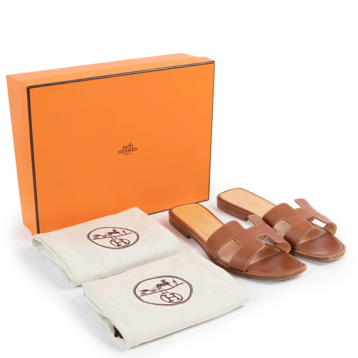 Buy online authentic second hand Hermès Brown Oran Sandals in good condition at Labellov in Antwerp.