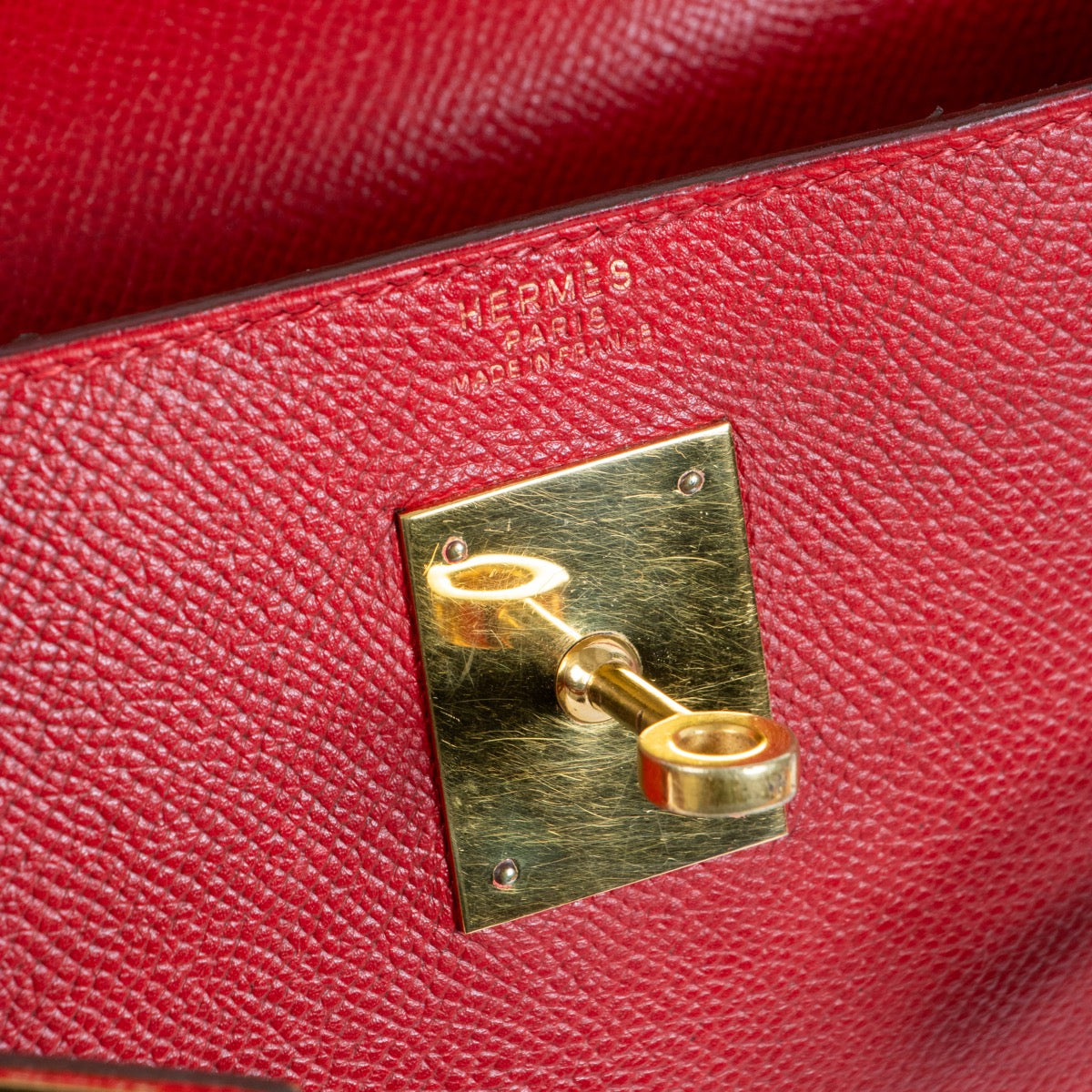 Buy authentic second hand vintage Hermès Kelly 32 Rouge Vif Courchevel on www.labellov.com