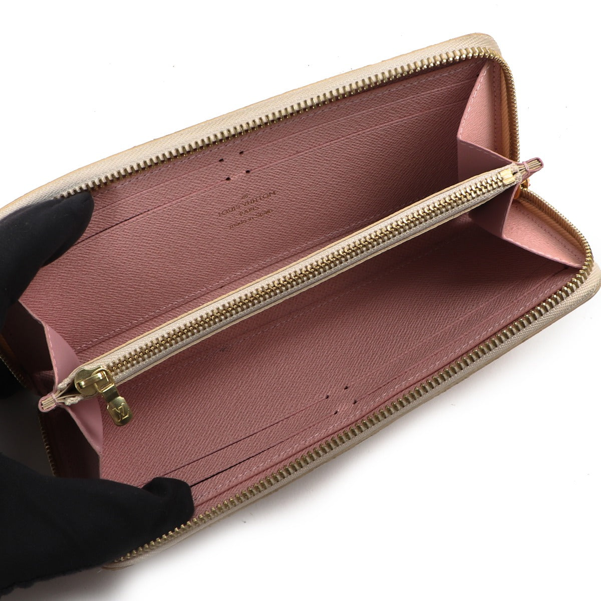 Buy a vintage second-hand Louis Vuitton Damier Azur Canvas Wallet in very good condition at Labellov in Antwerp.