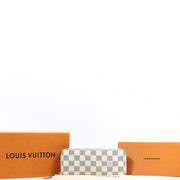 Buy a vintage second-hand Louis Vuitton Damier Azur Canvas Wallet in very good condition at Labellov in Antwerp.
