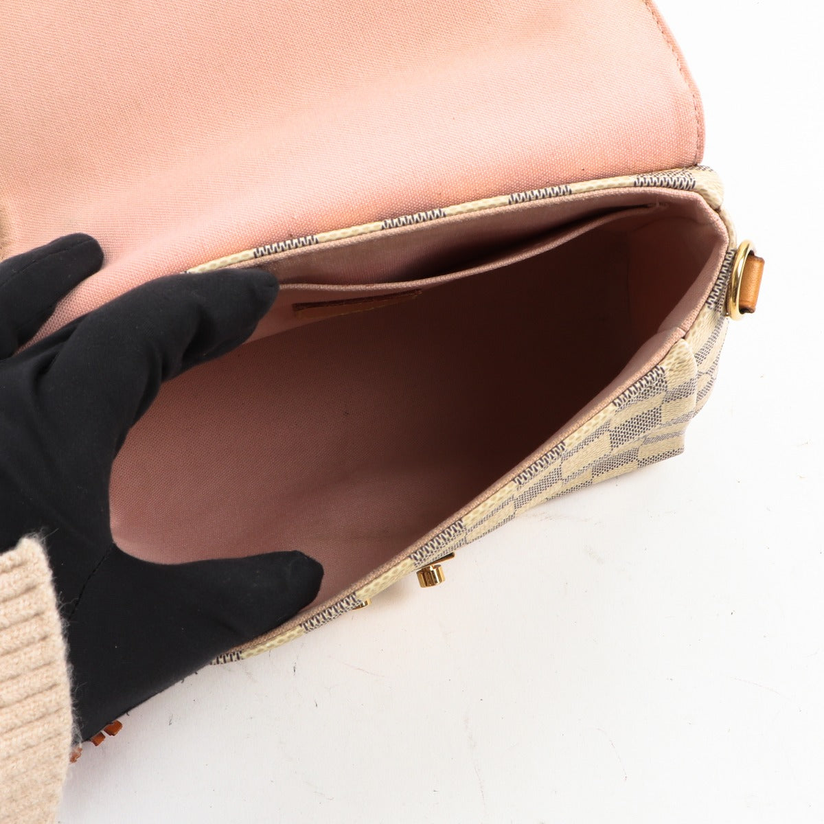 Buy an authentic second-hand Louis Vuitton Damier Azur Top Handle Bag in very good condition at Labellov in Antwerp.