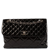 Shop safe online at Labellov in Antwerp, Brussels and Knokke this 100% authentic second hand Chanel Black Patent Leather In the Business Shoulder Bag