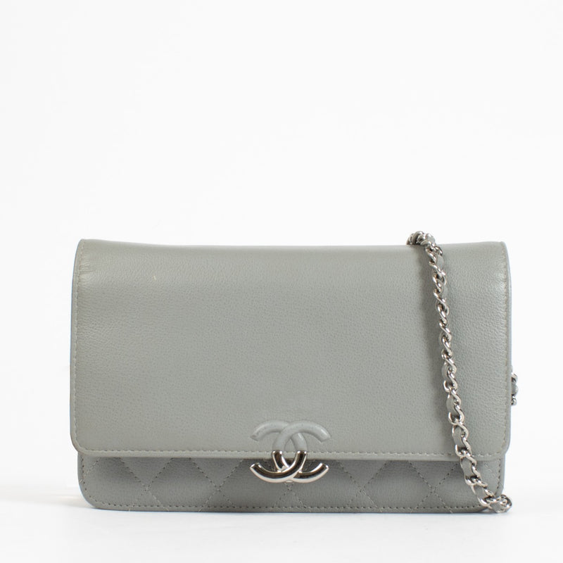 Chanel Urban Companion Portemonnee op Ketting van Grijs Kalfsleer