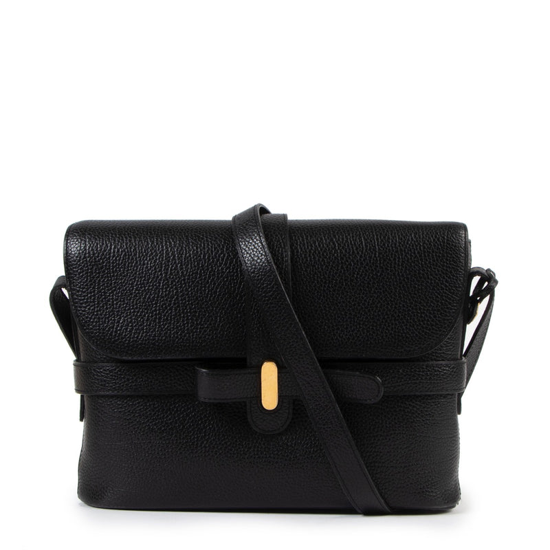 Buy online an authentic second hand Delvaux Simoun PM black leather crossbody bag in very good condition at Labellov in Antwerp.