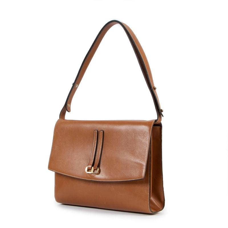 Shop now your favorite 100% authentic Delvaux vintage bags, at Labellov.