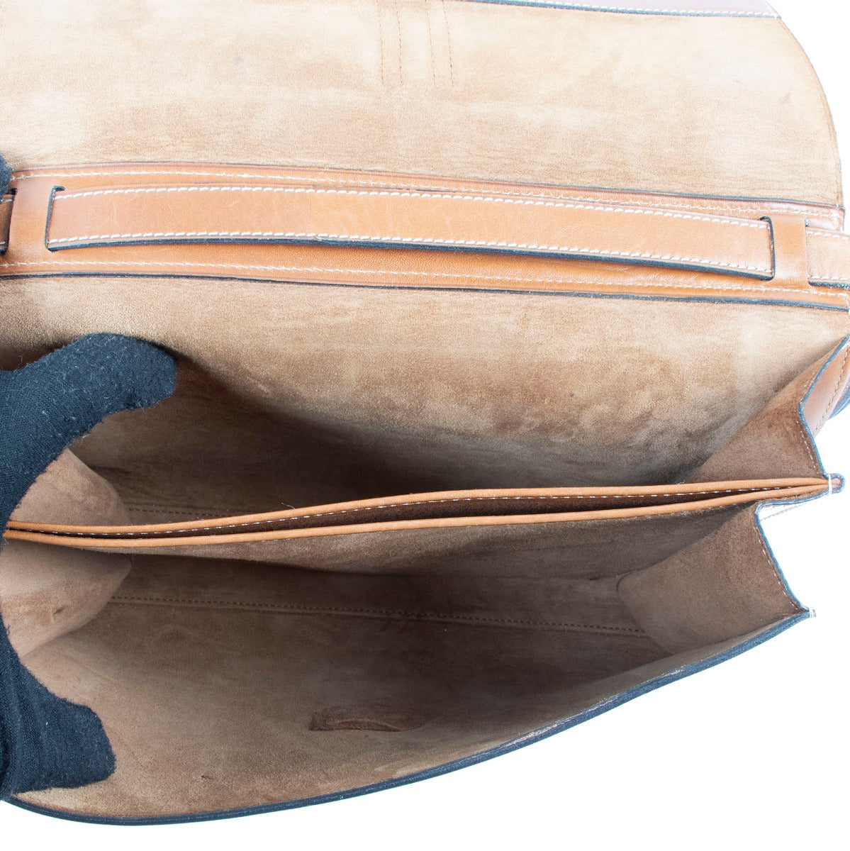 Shop now your favorite 100% authentic Delvaux vintage bags, at Labellov.