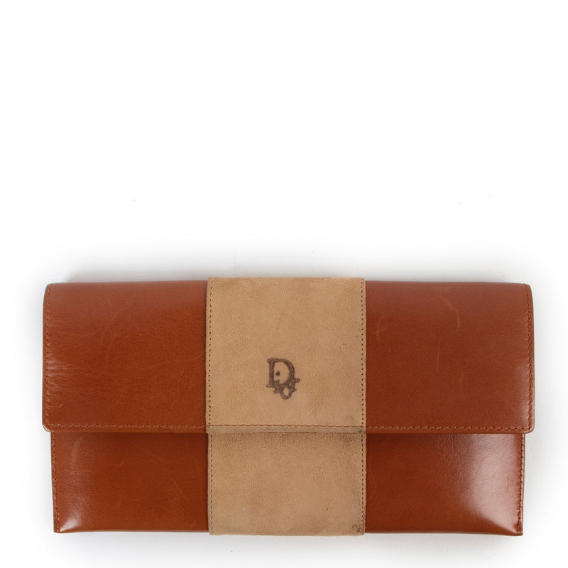 Shop safe online at Labellov in Antwerp this 100% authentic second hand Christian Dior Cognac Leather & Suede Wallet