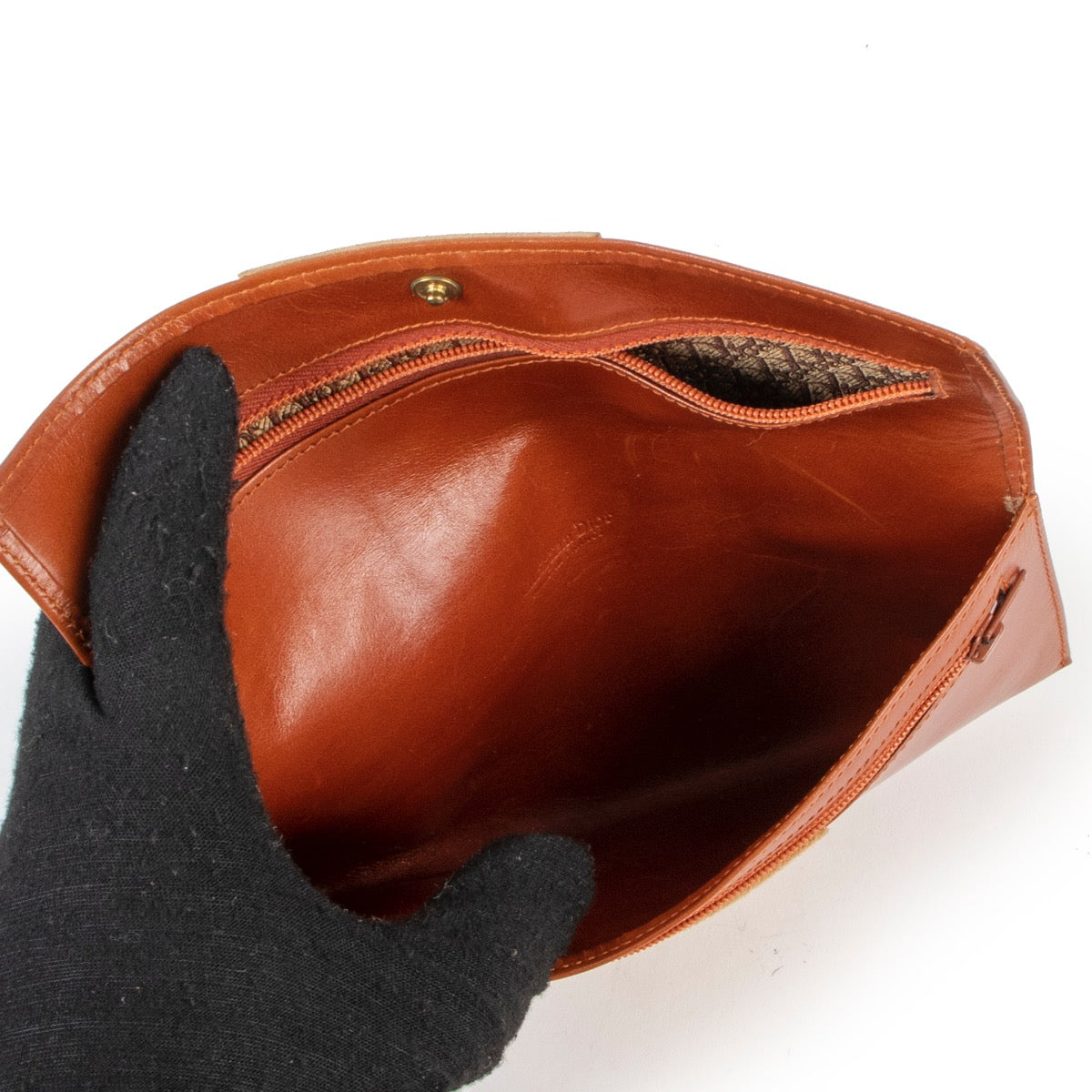 Shop safe online at Labellov in Antwerp this 100% authentic second hand Christian Dior Cognac Leather & Suede Wallet