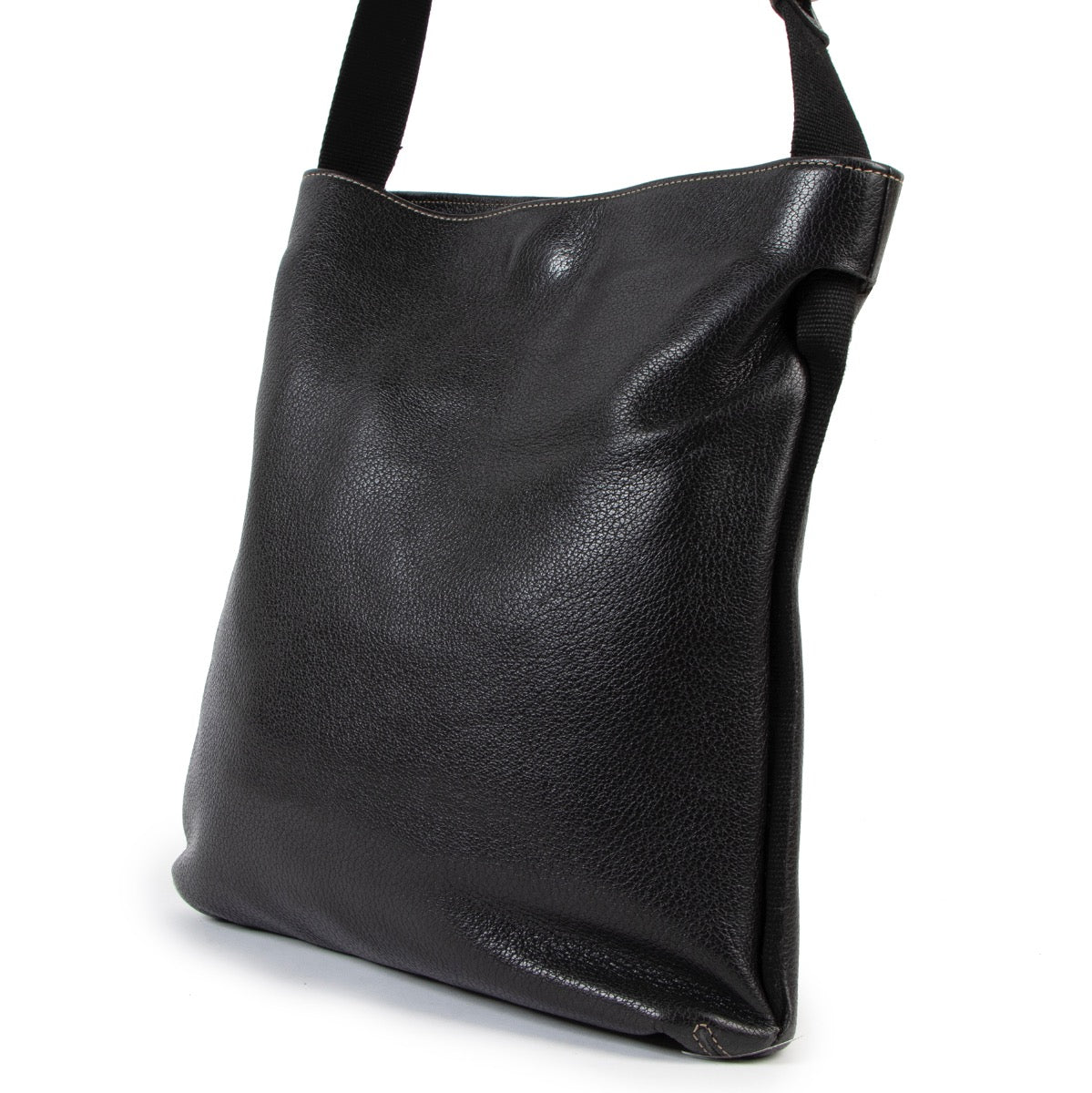 Shop safe online at Labellov in Antwerp this 100% authentic second hand Deux de Delvaux Black Messenger Bag