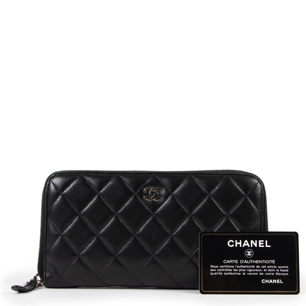 Shop safe online at Labellov in Antwerp this 100% authentic second hand Chanel Large Classic Zippy Wallet
