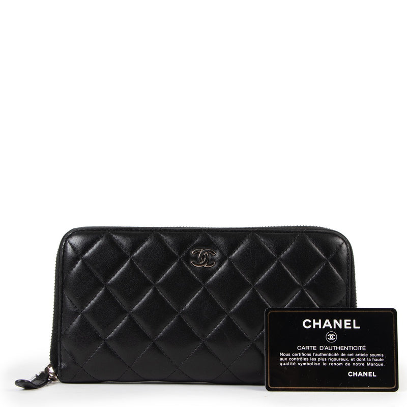 Shop safe online at Labellov in Antwerp this 100% authentic second hand Chanel Large Classic Zippy Wallet